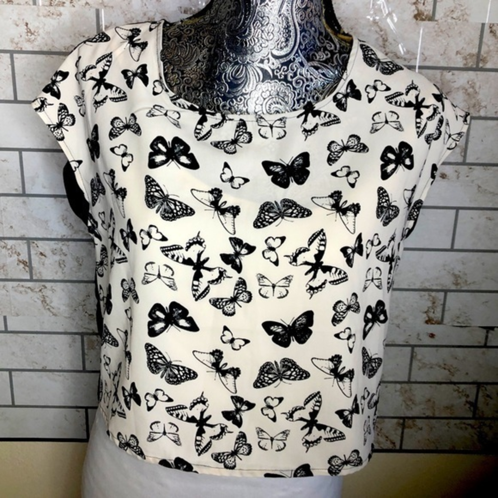 Divided black and cream‎ butterfly Top size 4 small